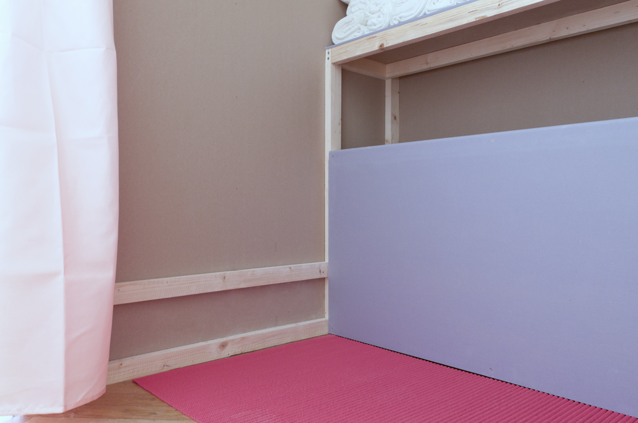 Inside the changing room of Alanna Lawley's Saunatorium, installation at Import Projects | Vorspiel CTM & Transmediale 2018